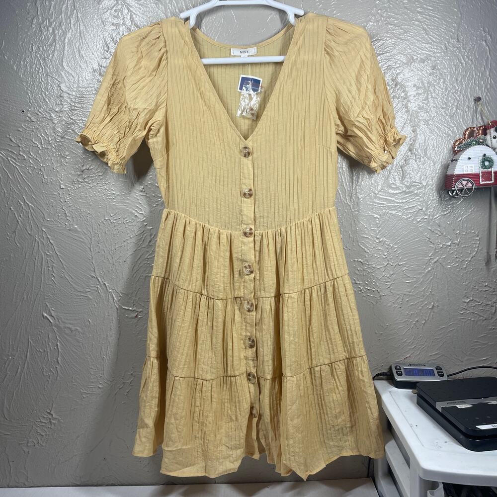 Mine Women's yellow tiered V Neckline Size medium